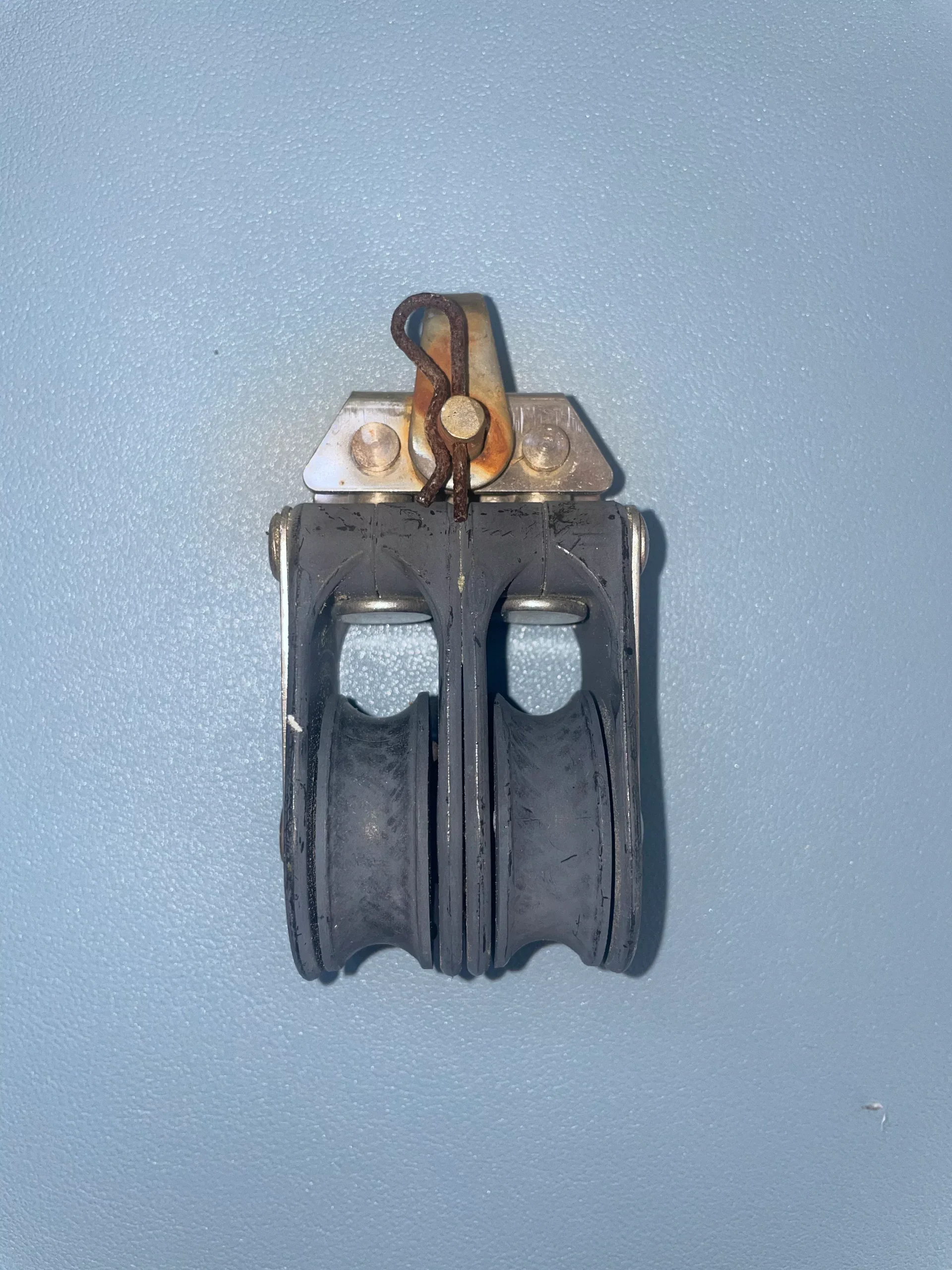 1 1/2" Double Sheaved Seaway Block With Shackle - 7/16" Line