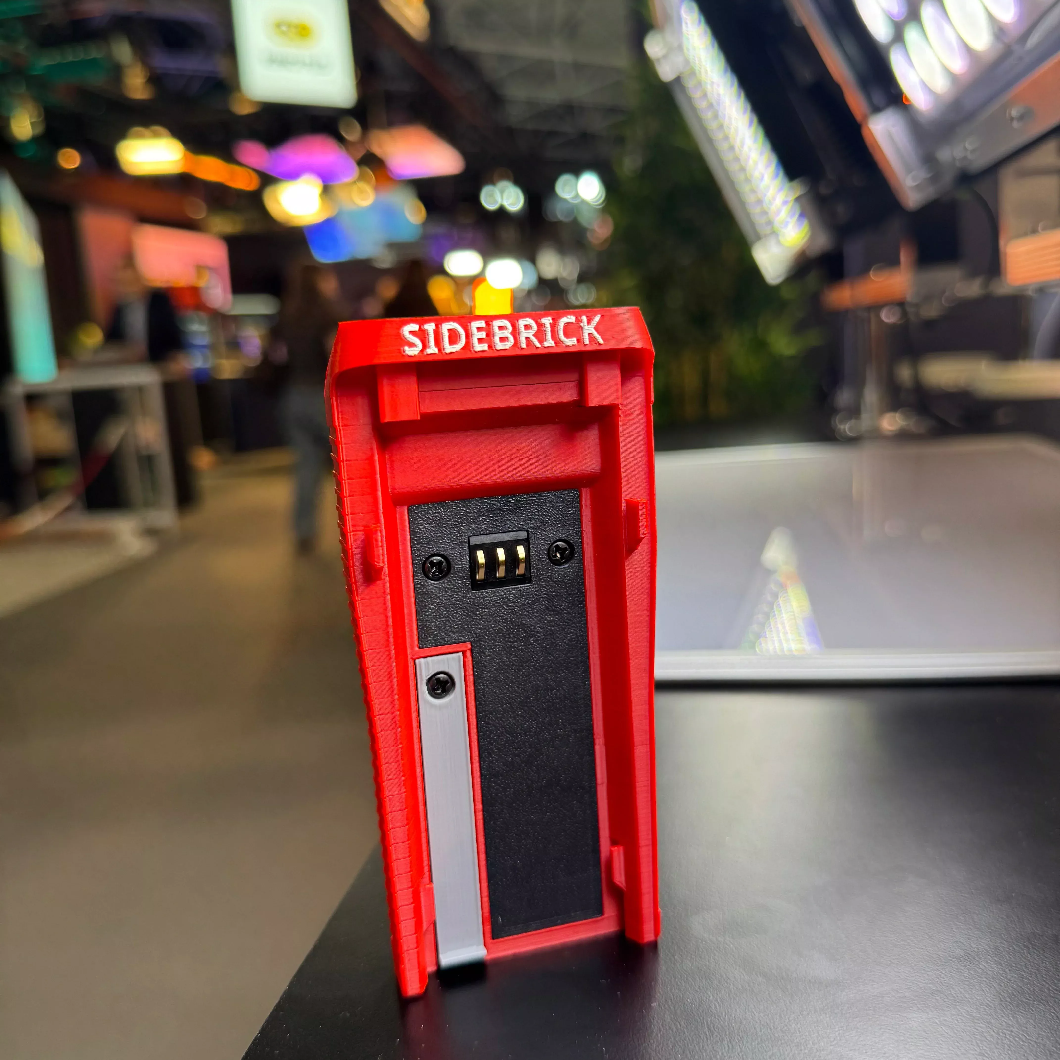 SIDEBRICK - Red
